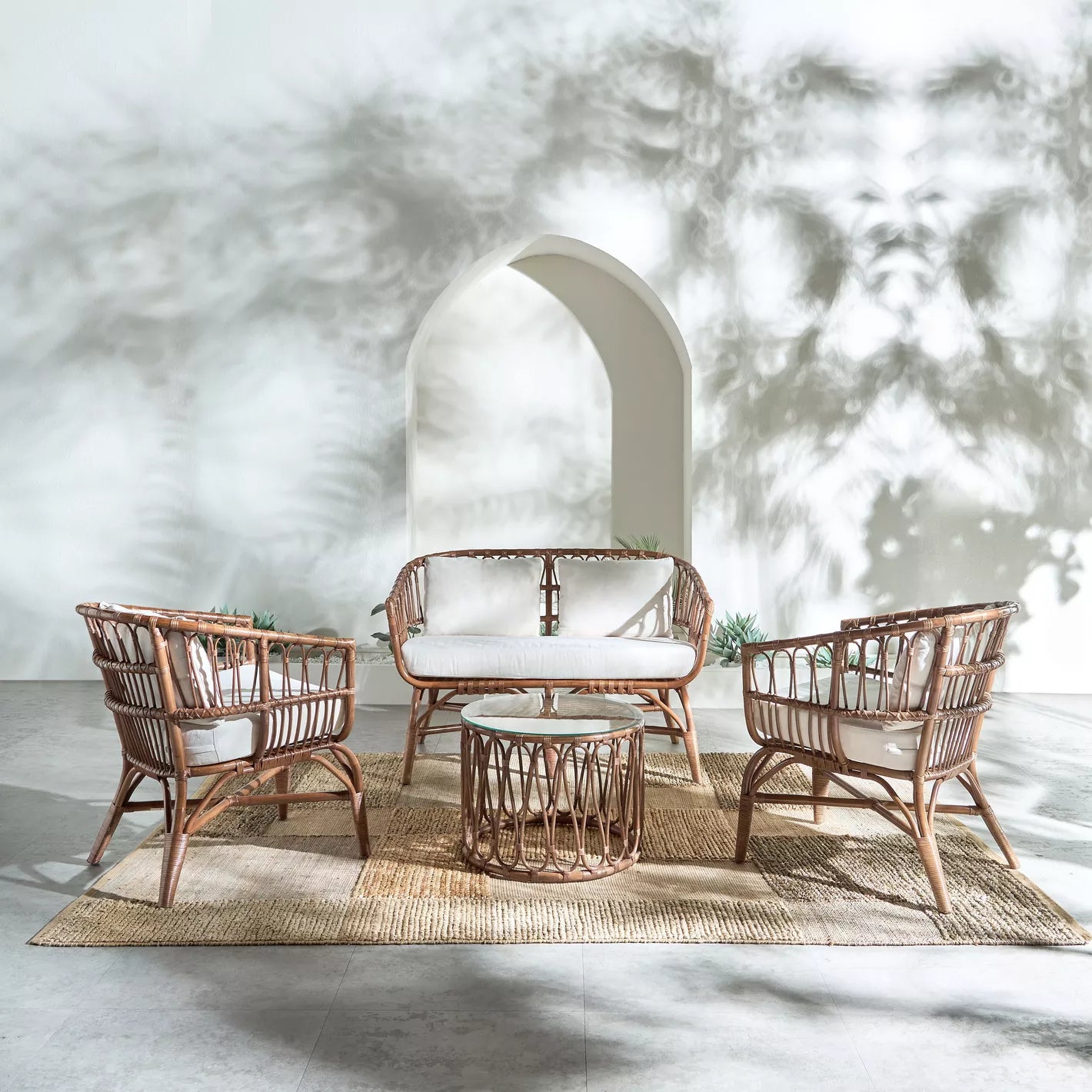 4-Seater Outdoor Lounge Set with Table For Modern Décor