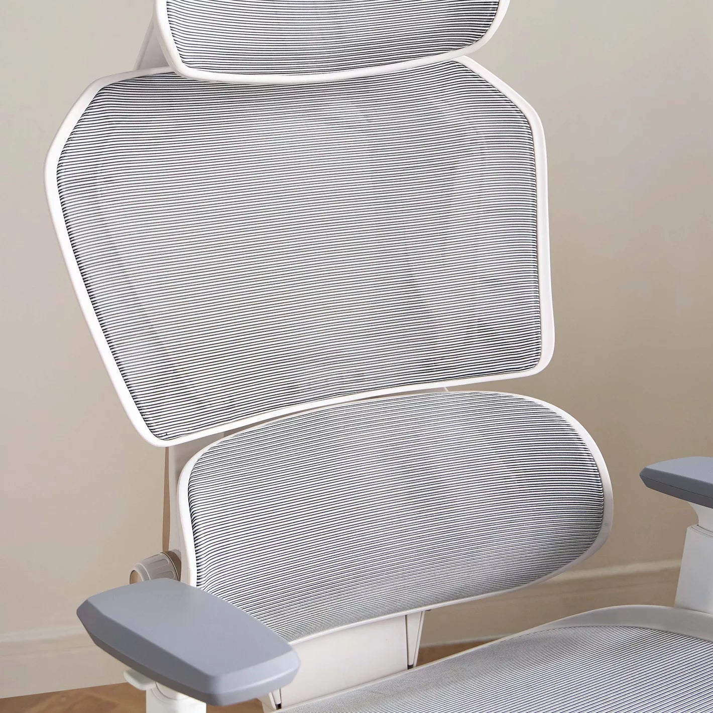 Stylish Ergonomic Chair With Mesh Design And Height-Adjustable Back Cushion With Four Locking Positions Gaming Chair - COOLBABY