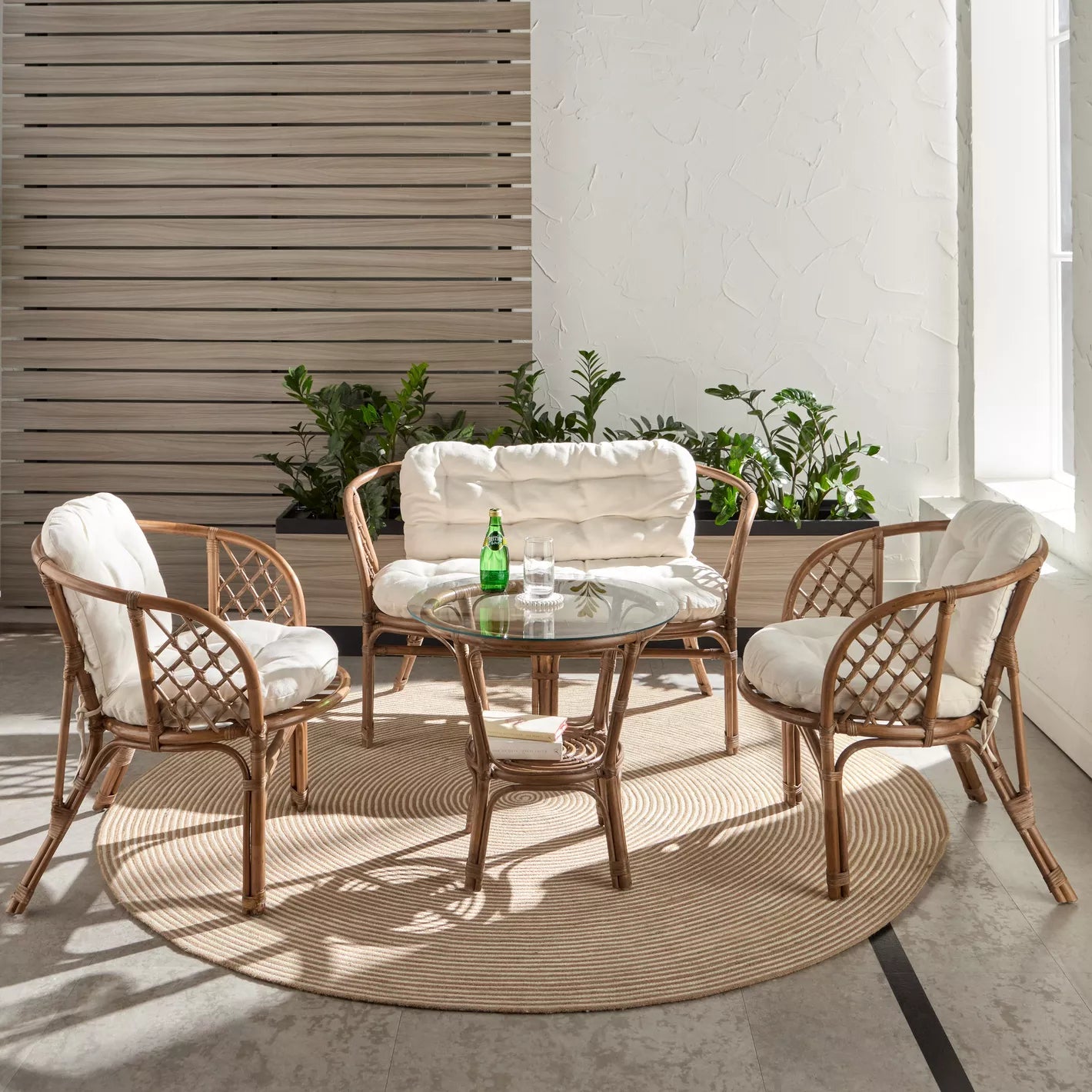 4-Seater Outdoor Lounge Set with Table For Modern Décor