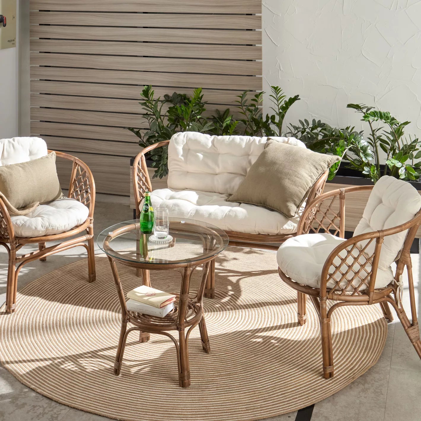 4-Seater Outdoor Lounge Set with Table For Modern Décor