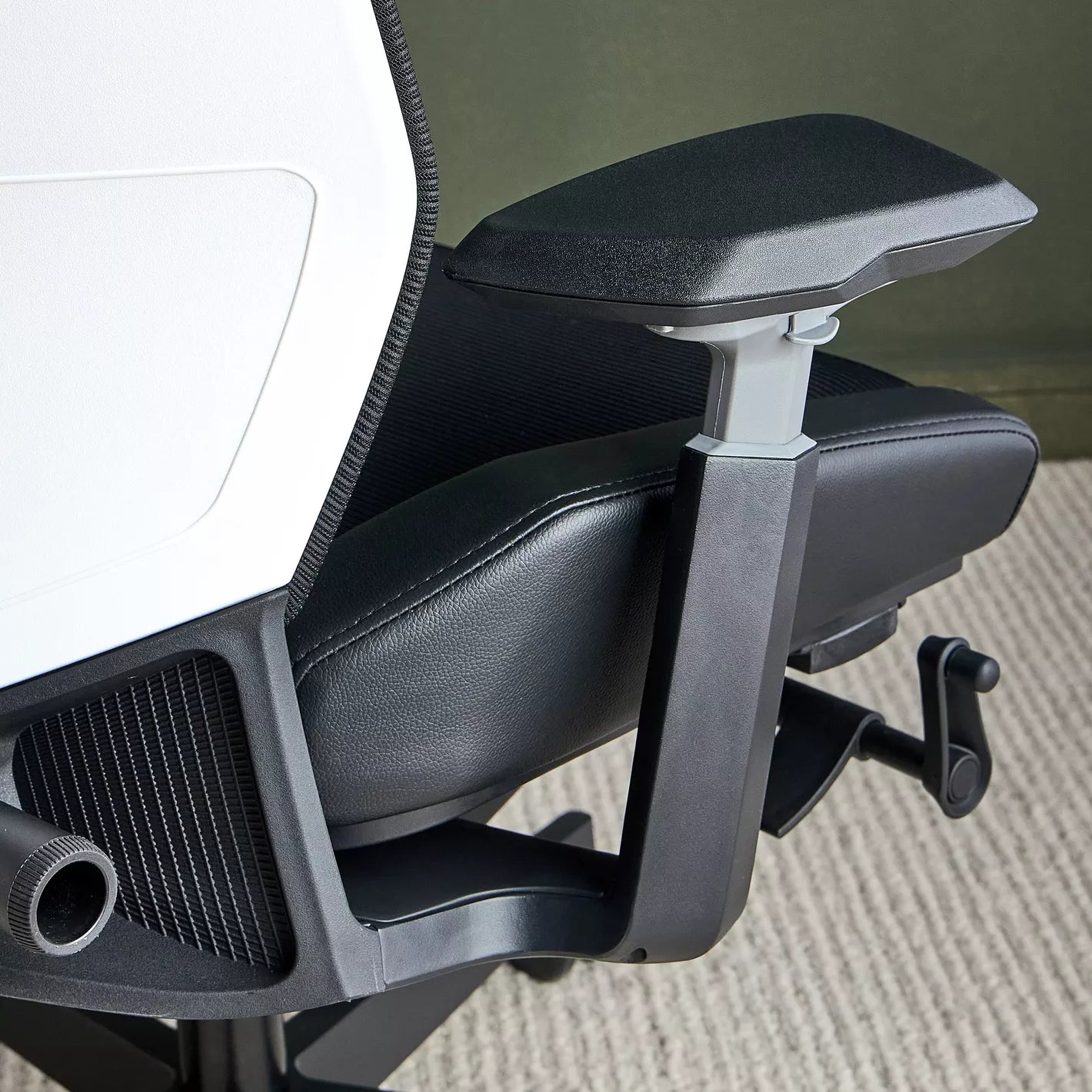 Luxury Racer Gaming Chair with Adjustable Lumbar Support And Headrest