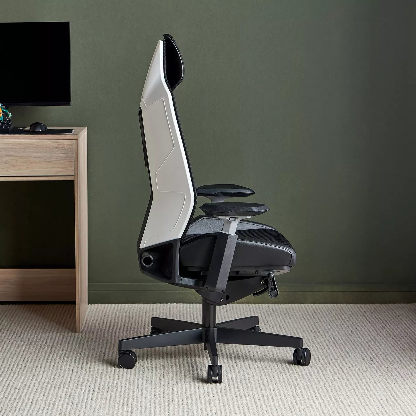 Luxury Racer Gaming Chair with Adjustable Lumbar Support And Headrest