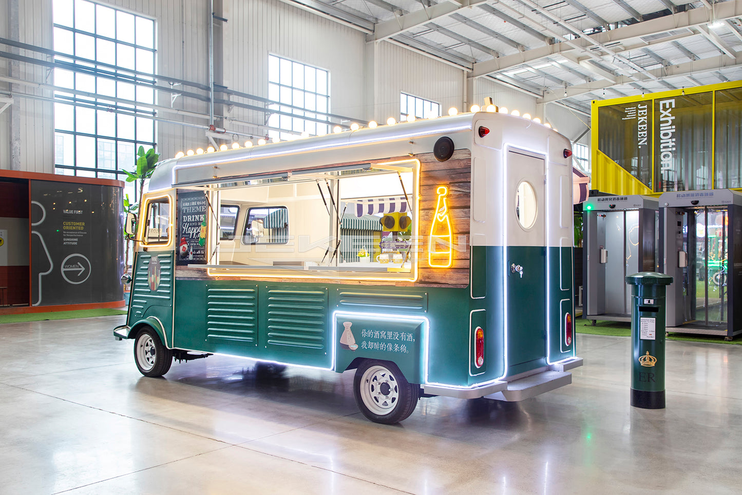 Electric Food Truck Cart Mobile Restaurant Kitchen Trailer Ice Cream Hot Dog Cart Street Food Trucks Can Be Customized