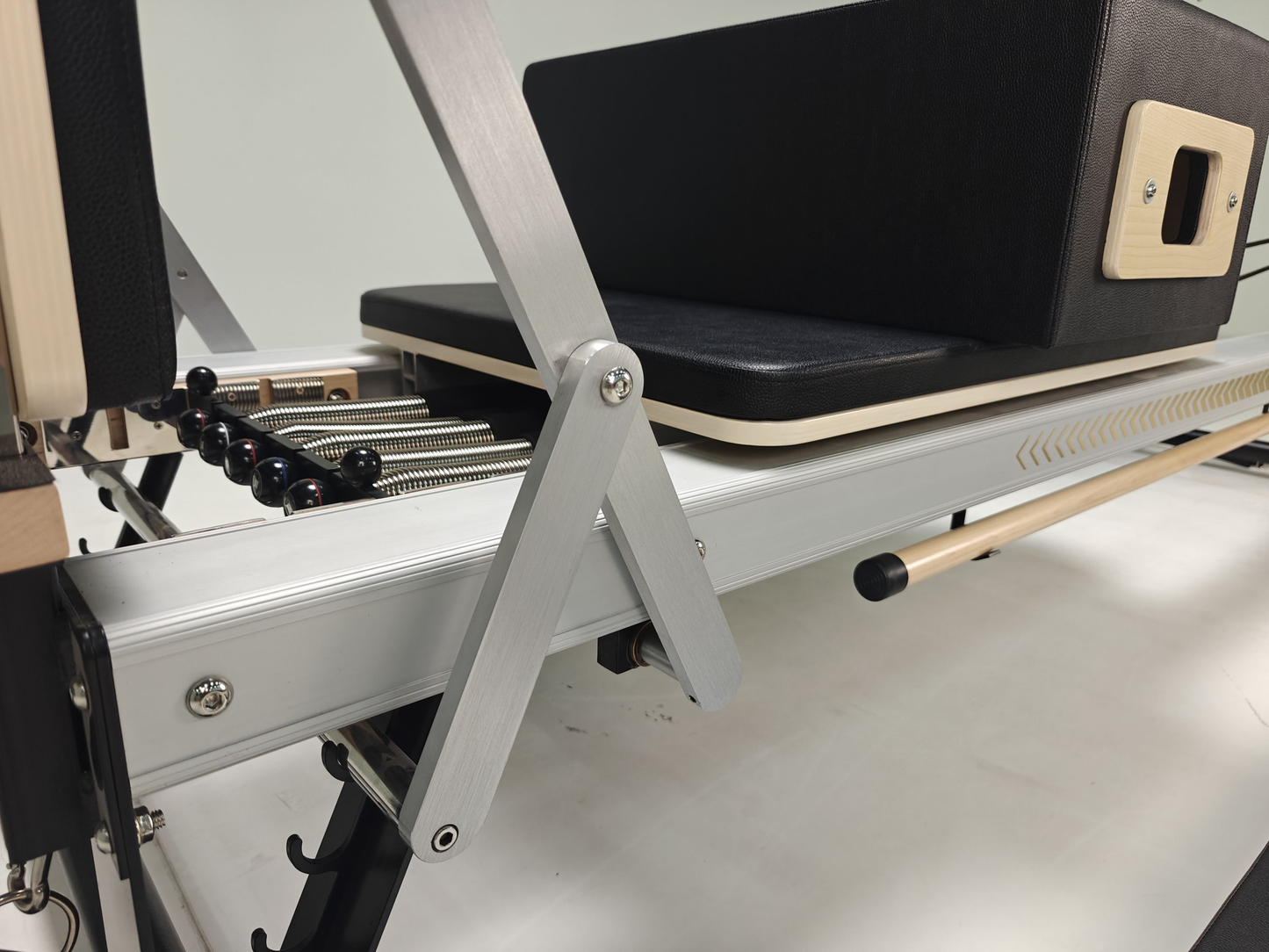 Professional Studio Training Aluminum Pilates Reformer with Trapeze Home Commercial Pilates Equipment Tower