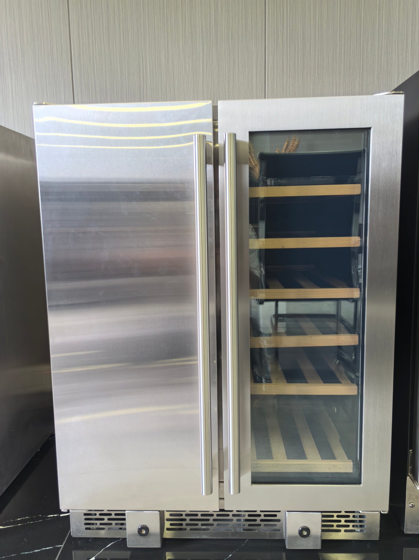 24 Inch Dual Zone 18 Bottle and 60 Can Wine & Beverage Refrigerator Built-in/Freestanding Cooler for Beer Wine Drink with Built-In Light